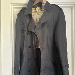 Mens Burberry Black Trenchcoat size 50R European/42 US